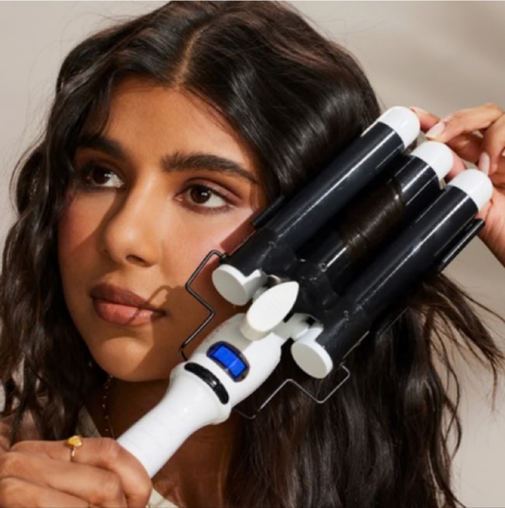 Sleek Black and White Hair Waver